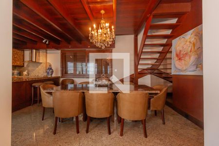 Apartamento à venda com 300m², 3 quartos e 5 vagas Apartamento à venda com 300m², 3 quartos e 5 vagasSala de Jantar