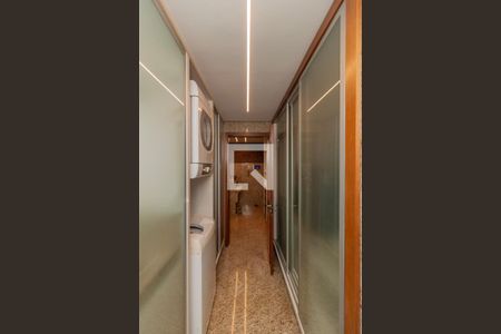 Apartamento à venda com 300m², 3 quartos e 5 vagas Apartamento à venda com 300m², 3 quartos e 5 vagasÁrea de Serviço