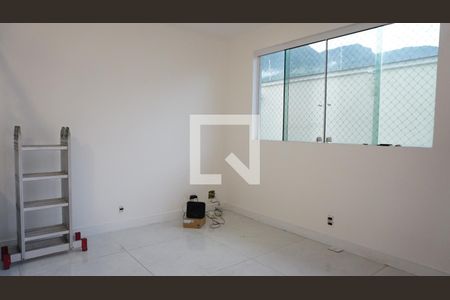 Sala de casa de condomínio à venda com 3 quartos, 110m² em Freguesia (jacarepaguá), Rio de Janeiro