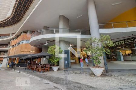 Apartamento à venda com 274m², 4 quartos e 1 vaga Apartamento à venda com 274m², 4 quartos e 1 vagaÁrea comum - Entrada do Edifício