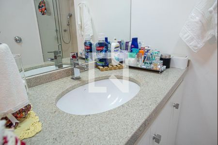 Apartamento à venda com 274m², 4 quartos e 1 vaga Apartamento à venda com 274m², 4 quartos e 1 vagaBanheiro 2