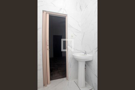 Banheiro de apartamento para alugar com 1 quarto, 32m² em Floresta, Porto Alegre