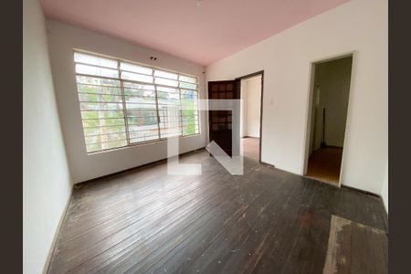 Casa à venda com 96m², 4 quartos e 2 vagasSala