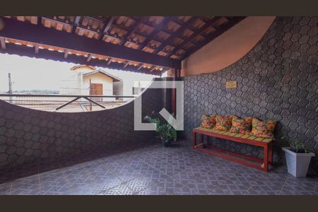 Casa à venda com 171m², 3 quartos e 1 vaga Casa à venda com 171m², 3 quartos e 1 vagaVaranda