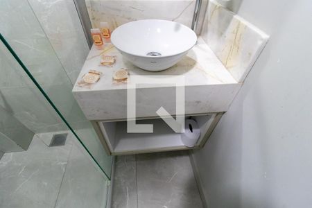 Detalhe do banheiro de kitnet/studio para alugar com 1 quarto, 20m² em Vista Alegre, Curitiba