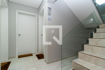 Entrada de kitnet/studio para alugar com 1 quarto, 20m² em Vista Alegre, Curitiba