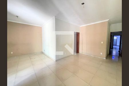 Sala de casa à venda com 3 quartos, 105m² em Sinimbu, Belo Horizonte