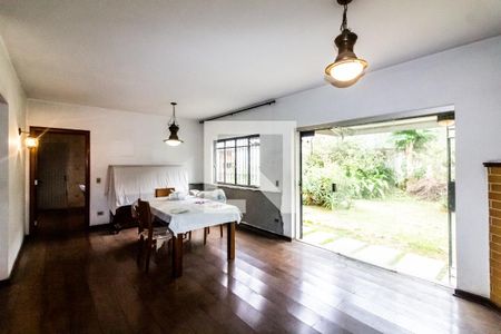 Sala de casa à venda com 4 quartos, 200m² em Cidade São Francisco, São Paulo