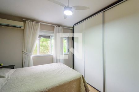 Suíte de casa de condomínio à venda com 4 quartos, 200m² em Teresópolis, Porto Alegre