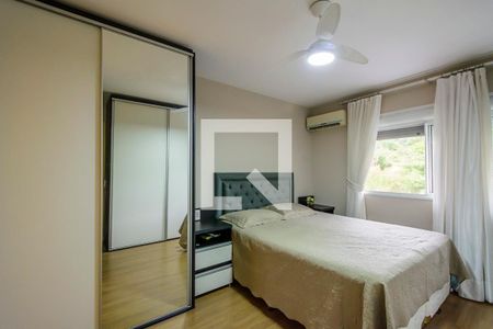 Suíte de casa de condomínio à venda com 4 quartos, 200m² em Teresópolis, Porto Alegre