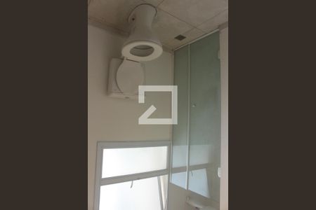 Banheiro de kitnet/studio para alugar com 1 quarto, 29m² em Santa Ifigênia, São Paulo