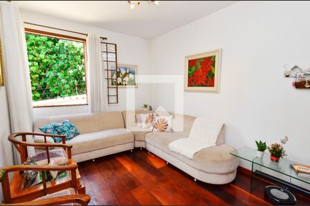 Sala de estar de casa para alugar com 4 quartos, 364m² em Cachoeirinhas, Belo Horizonte