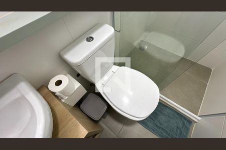 Banheiro de kitnet/studio para alugar com 1 quarto, 19m² em Água Verde, Curitiba