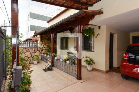 Casa à venda com 298m², 3 quartos e 2 vagasQuintal