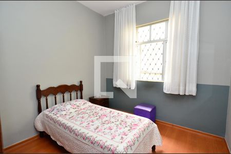 Quarto 1 de casa à venda com 3 quartos, 298m² em Sagrada Família, Belo Horizonte