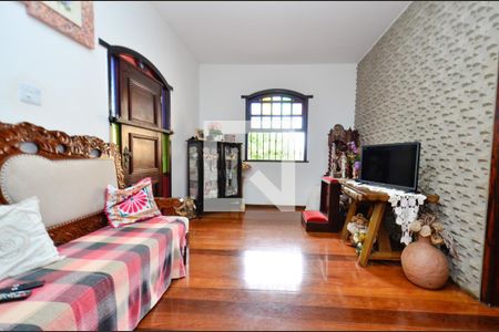 Sala de estar de casa para alugar com 4 quartos, 150m² em Sagrada Família, Belo Horizonte