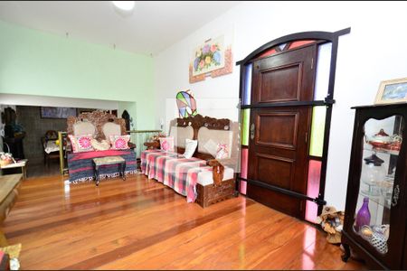 Sala de estar de casa para alugar com 4 quartos, 400m² em Sagrada Família, Belo Horizonte