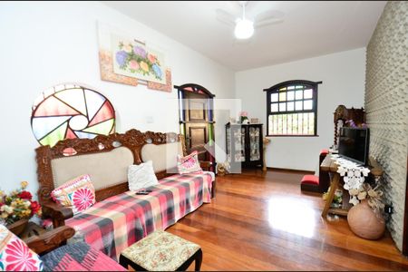 Sala de estar de casa para alugar com 4 quartos, 400m² em Sagrada Família, Belo Horizonte
