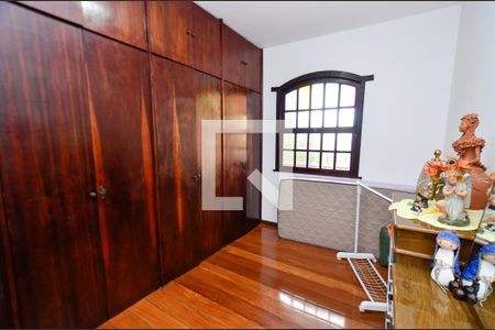 Quarto1 de casa para alugar com 4 quartos, 400m² em Sagrada Família, Belo Horizonte