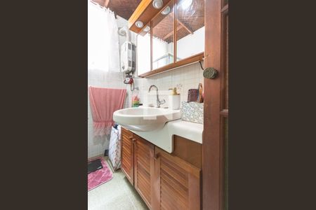 Banheiro de apartamento à venda com 2 quartos, 60m² em Grajaú, Rio de Janeiro