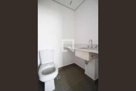 Banheiro  de kitnet/studio à venda com 1 quarto, 65m² em Indianópolis, São Paulo