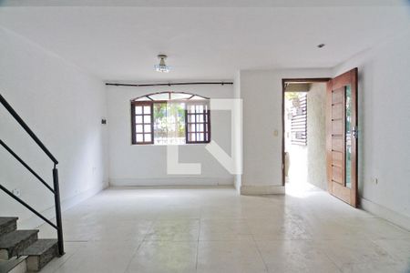 Sala de casa à venda com 3 quartos, 110m² em Moinho Velho, São Paulo
