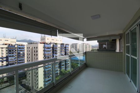 Varanda  de apartamento à venda com 3 quartos, 195m² em Jacarepaguá, Rio de Janeiro