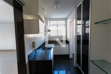 Cozinha de apartamento para alugar com 3 quartos, 90m² em Palmares, Belo Horizonte