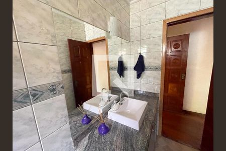 Banheiro de casa à venda com 4 quartos, 310m² em Inconfidentes, Contagem