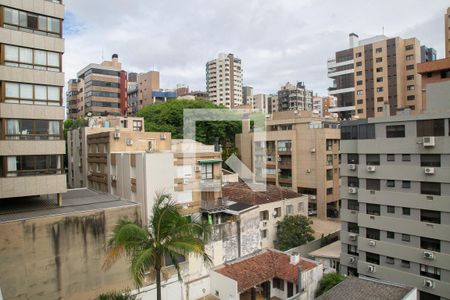 Vista da Sala de apartamento para alugar com 3 quartos, 94m² em Petrópolis, Porto Alegre