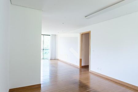 Sala de TV de apartamento à venda com 4 quartos, 257m² em Vale dos Cristais, Nova Lima