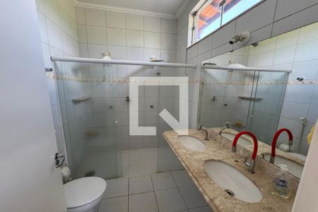 Banheiro da Suíte 01 de casa de condomínio para alugar com 5 quartos, 300m² em Royal Park, Ribeirão Preto