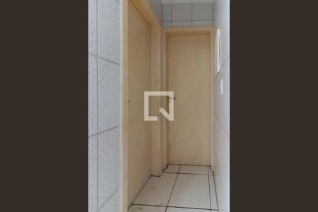 Acesso Quarto e Banheiro de casa para alugar com 1 quarto, 19m² em Parque Guarani, São Paulo