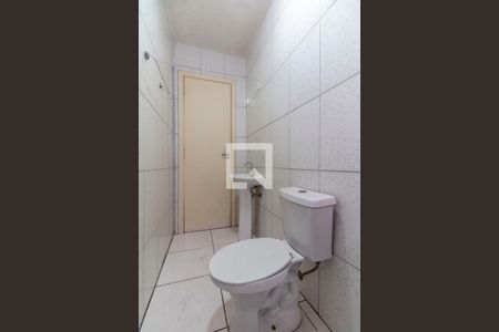Banheiro de casa para alugar com 1 quarto, 19m² em Parque Guarani, São Paulo