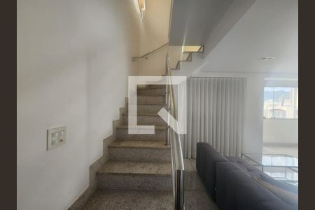 Escada cobertura de apartamento à venda com 2 quartos, 148m² em Funcionários, Belo Horizonte