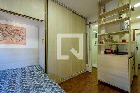 Sala/Quarto de kitnet/studio para alugar com 0 quarto, 18m² em Centro Histórico, Porto Alegre