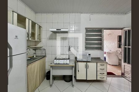 Cozinha de casa para alugar com 0 quarto, 24m² em Jardim Aeroporto, São Paulo