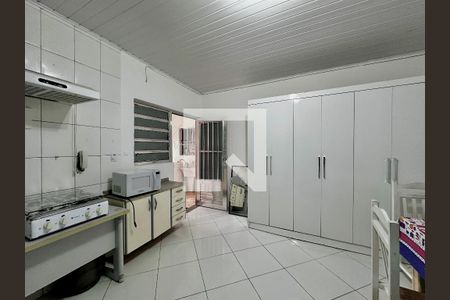 Cozinha de casa para alugar com 0 quarto, 24m² em Jardim Aeroporto, São Paulo