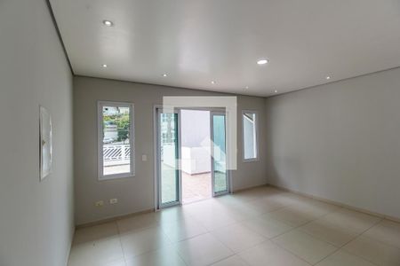 Sala de TV de casa de condomínio para alugar com 2 quartos, 100m² em Parque Esmeralda, Barueri