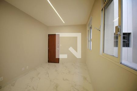 Sala de apartamento para alugar com 3 quartos, 87m² em Floresta, Belo Horizonte
