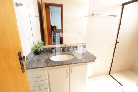 Banheiro do Quarto 1 de apartamento para alugar com 3 quartos, 100m² em Patrimônio, Uberlândia