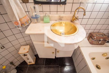 Casa à venda com 350m², 7 quartos e 4 vagas Casa à venda com 350m², 7 quartos e 4 vagasBanheiro da Suíte (Casa 1)