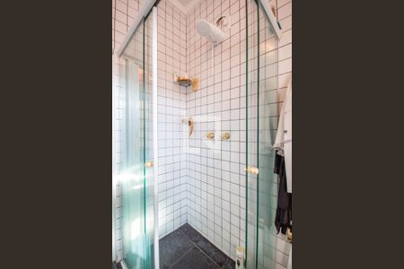 Casa à venda com 350m², 7 quartos e 4 vagas Casa à venda com 350m², 7 quartos e 4 vagasBanheiro da Suíte (Casa 1)