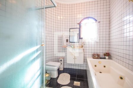 Casa à venda com 350m², 7 quartos e 4 vagas Casa à venda com 350m², 7 quartos e 4 vagasBanheiro da Suíte (Casa 1)