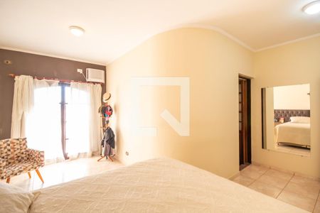 Casa à venda com 350m², 7 quartos e 4 vagas Casa à venda com 350m², 7 quartos e 4 vagasSuíte (Casa 1)