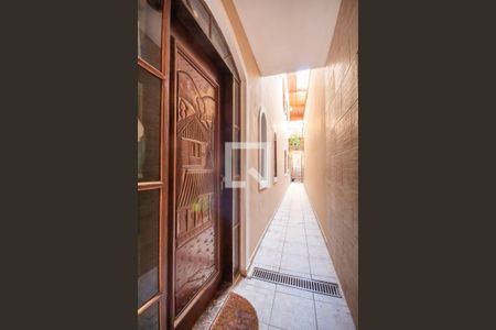 Casa à venda com 350m², 7 quartos e 4 vagas Casa à venda com 350m², 7 quartos e 4 vagasCorredor Lateral