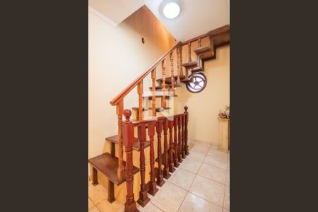 Casa à venda com 350m², 7 quartos e 4 vagas Casa à venda com 350m², 7 quartos e 4 vagasEscada (Casa 1)