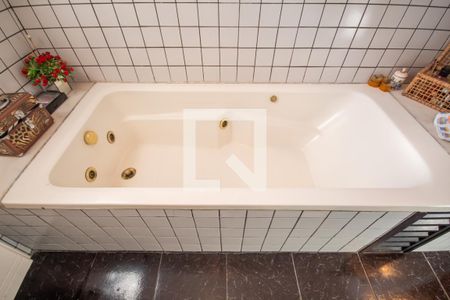 Casa à venda com 350m², 7 quartos e 4 vagas Casa à venda com 350m², 7 quartos e 4 vagasBanheiro da Suíte (Casa 1)