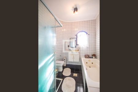 Casa à venda com 350m², 7 quartos e 4 vagas Casa à venda com 350m², 7 quartos e 4 vagasBanheiro da Suíte (Casa 1)