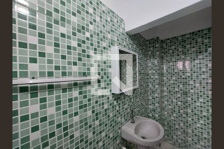 Banheiro de casa para alugar com 1 quarto, 30m² em Vila Sao Paulo, São Paulo